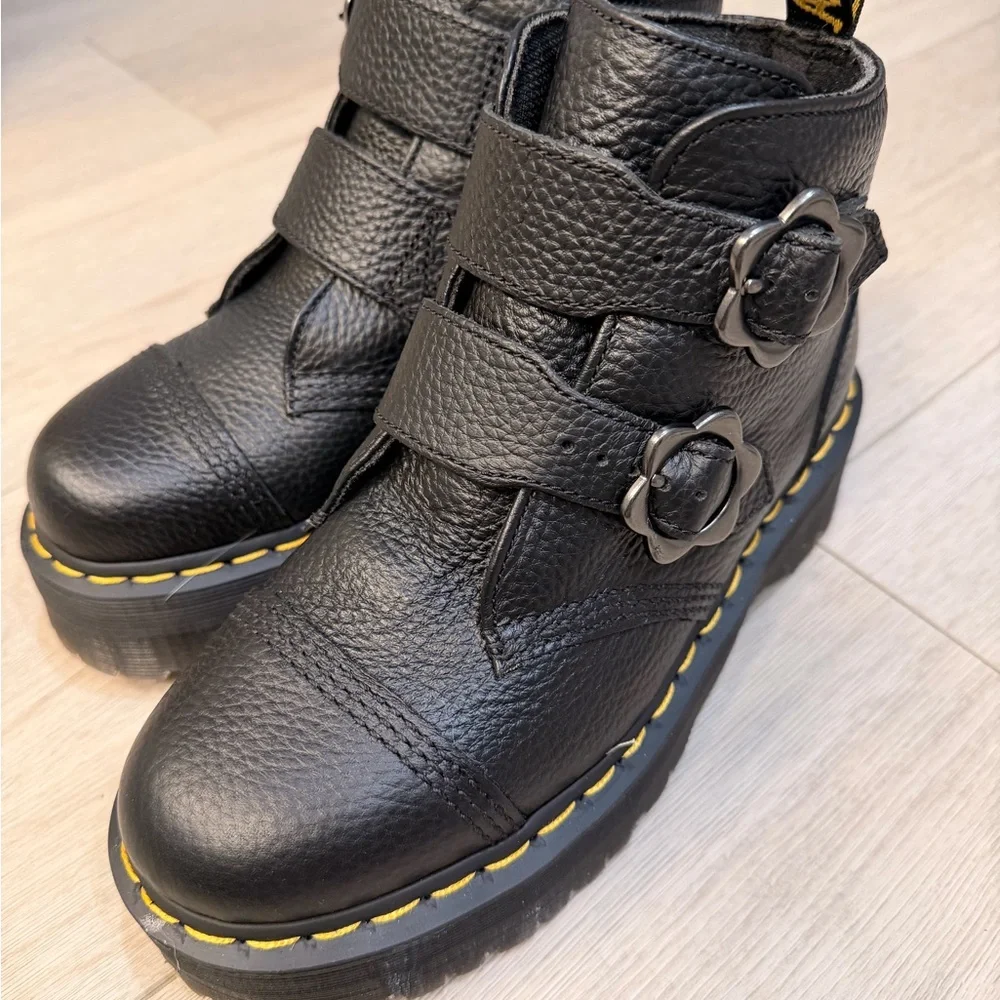 Dr. Martens Black Devon flower ankle boot - Picture 2 of 4
